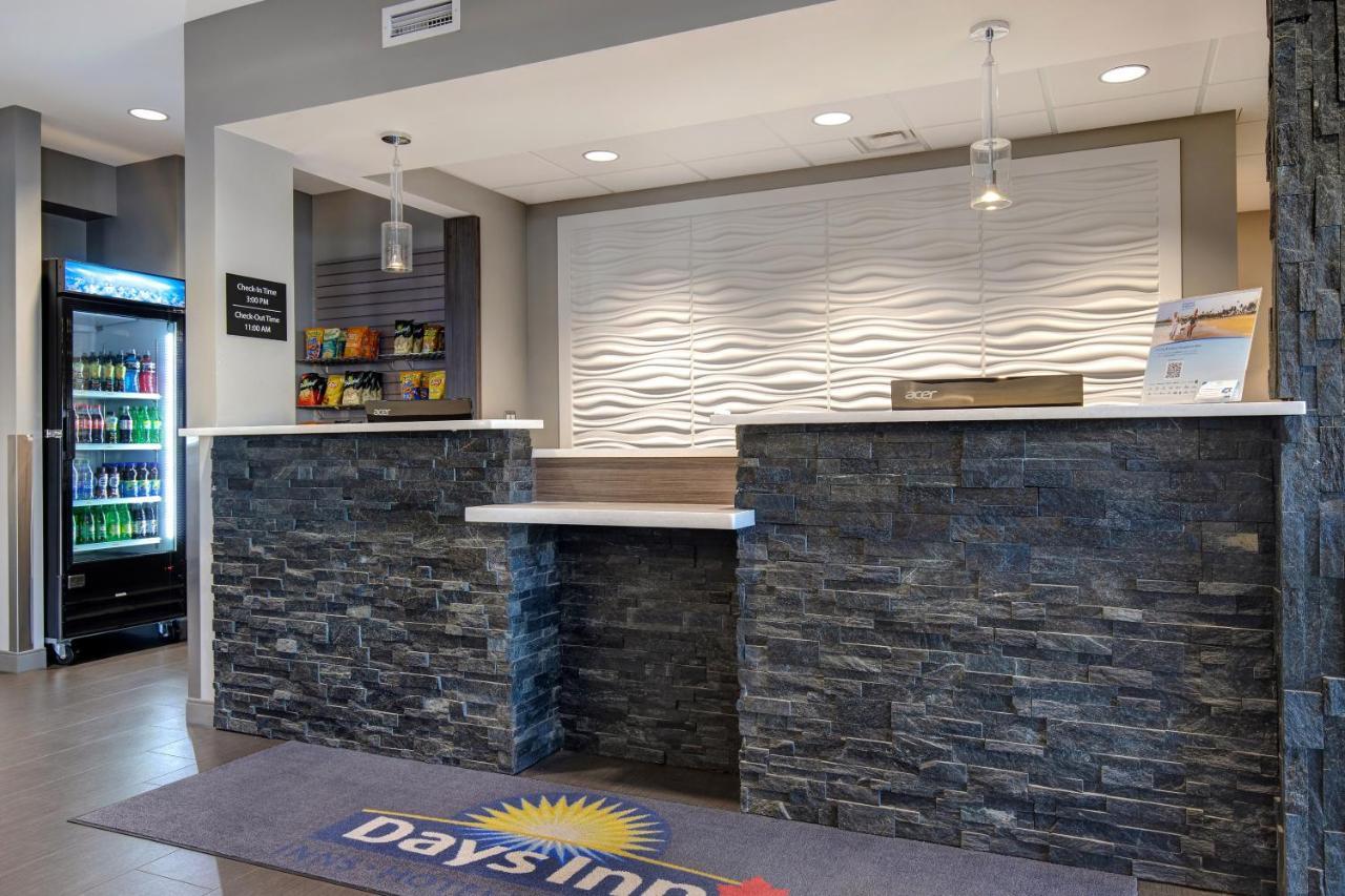 Days Inn & Suites By Wyndham Warman Екстер'єр фото