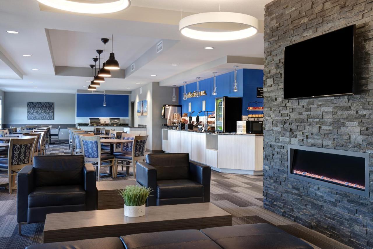 Days Inn & Suites By Wyndham Warman Екстер'єр фото