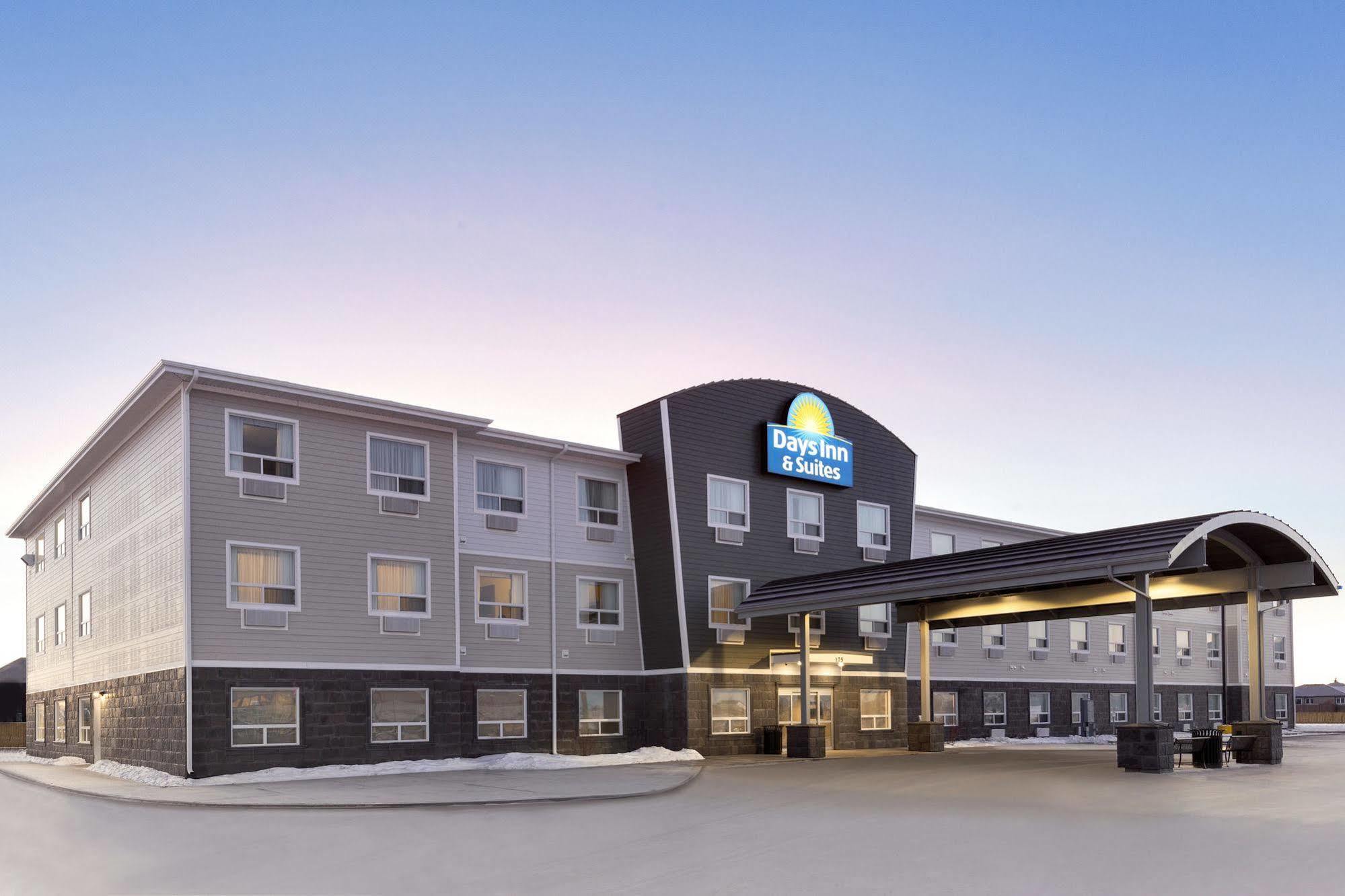 Days Inn & Suites By Wyndham Warman Екстер'єр фото