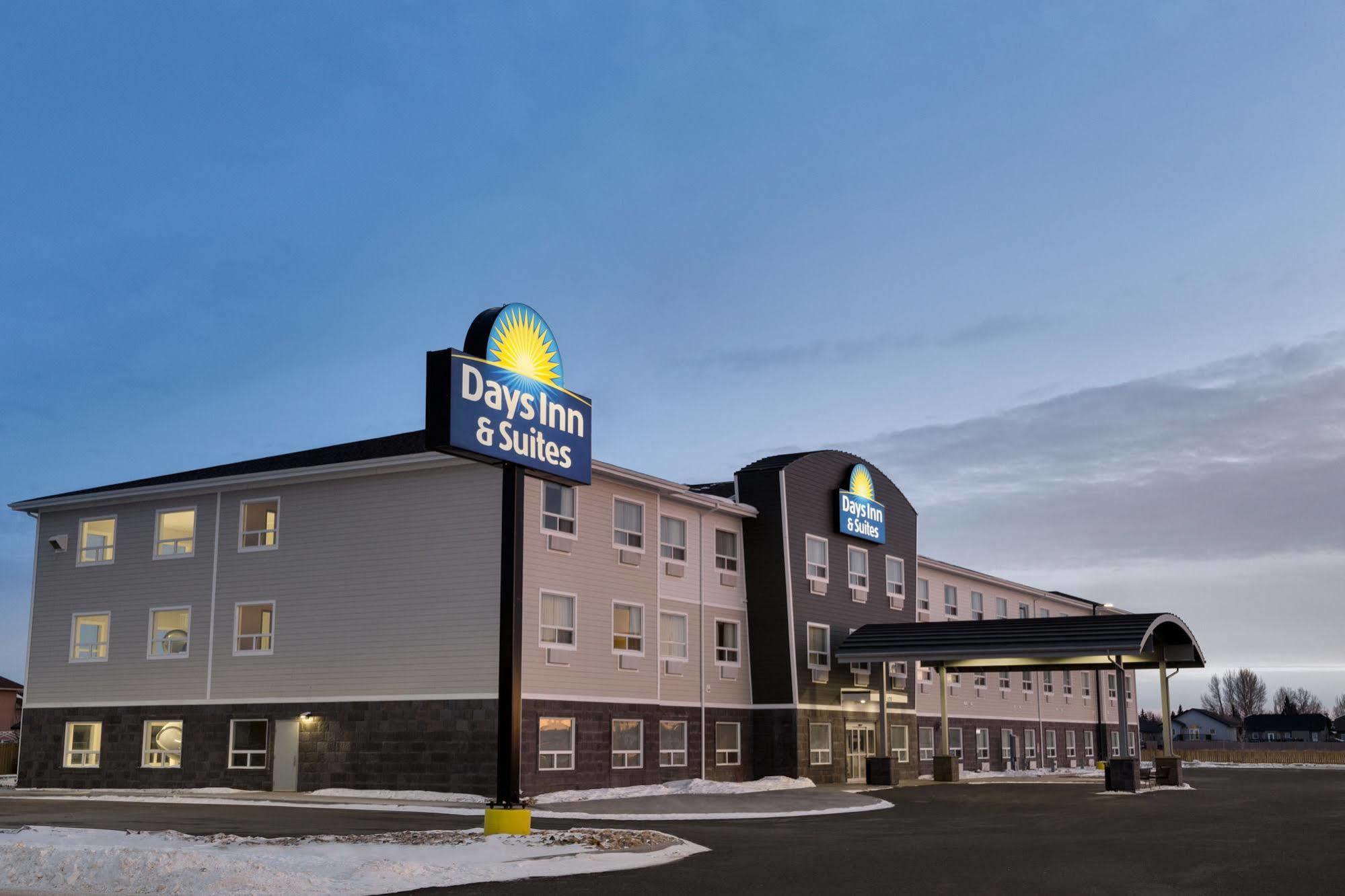 Days Inn & Suites By Wyndham Warman Екстер'єр фото